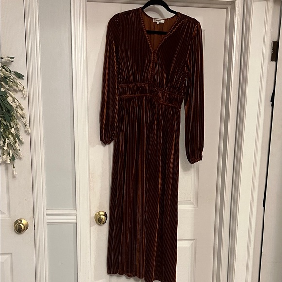 Caramel Long Sleeve “Velvet” Dress - Picture 9 of 12